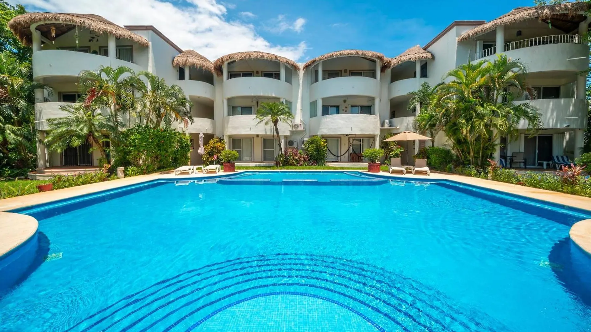 Spacious 2 Bedroom Condo In Playacar II - At Rosa Blanca Condos - Sueno Playa del Carmen Lägenhet
